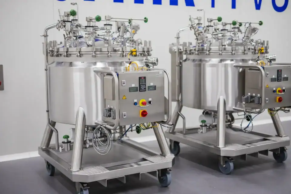 Mobile storage tank 500l complete units angle view