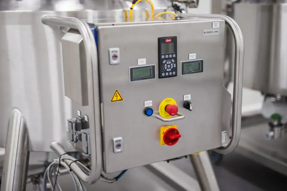 Mobile storage tank 500l control panel detail