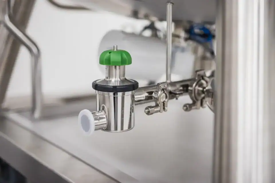 Mobile storage tank 500l pressure gauge detail