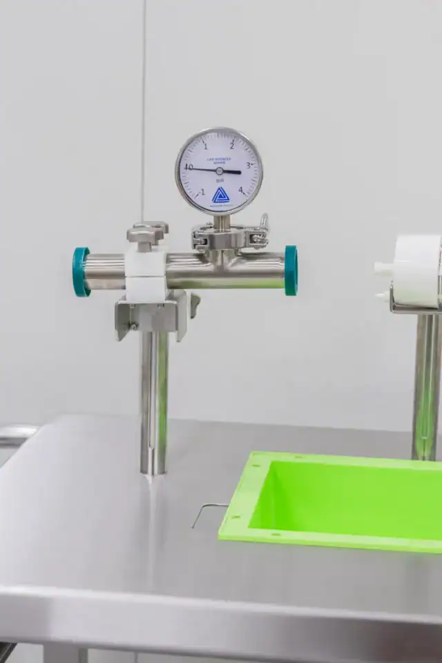 Procesinstallatie linker manometer detail