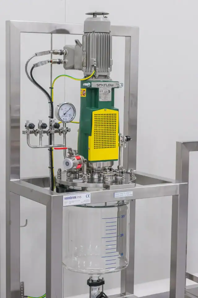 Synthesis precipitation reactor 30l complete unit front view