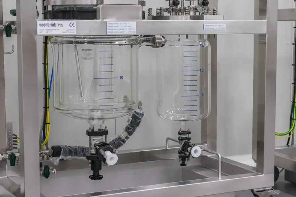 Synthesis precipitation reactor 30l glass vessels front view
