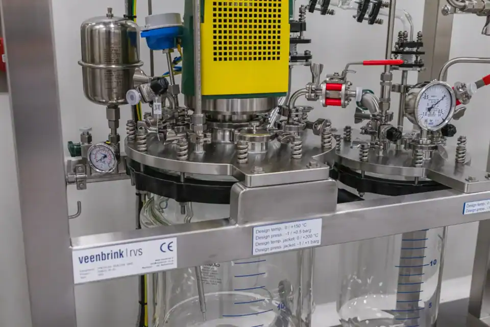 Synthesis precipitation reactor 30l reactor head process connections detail